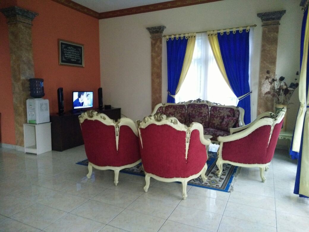 Villa di cipanas puncak kota bunga type quen elisabeth 4 kamar tidur