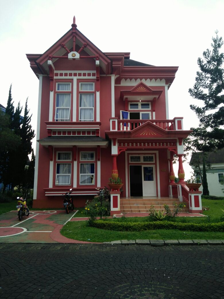 Villa di cipanas puncak kota bunga type quen elisabeth 4 kamar tidur