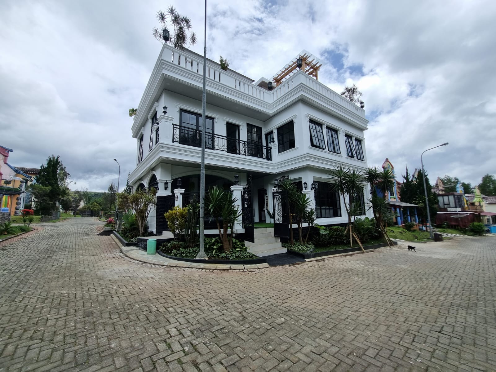 Villa MN9 Kota Bunga 5 Kamar Mewah Fasilitas Lengkap